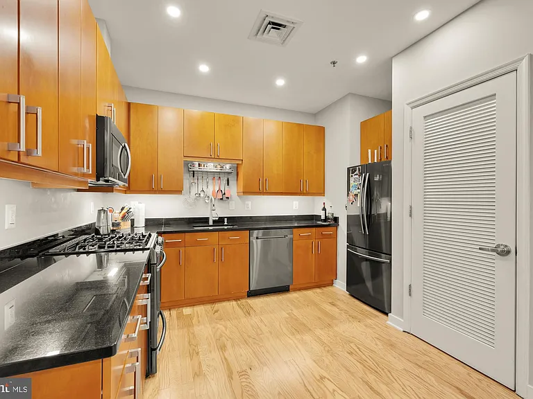 675 E St NW #350 — Photo 9