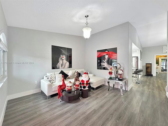 5th image of 2921 SW 136th Ct