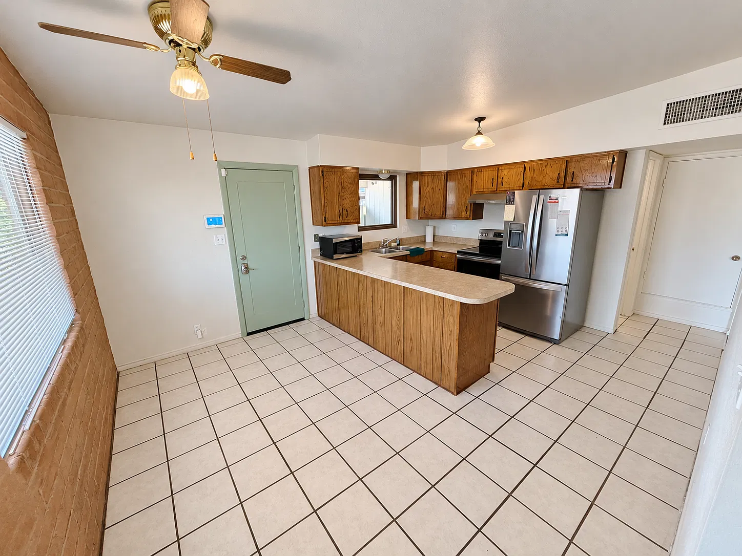 3 bed, 2.0 bath, 1158 sqft, $1,550 — Photo 2