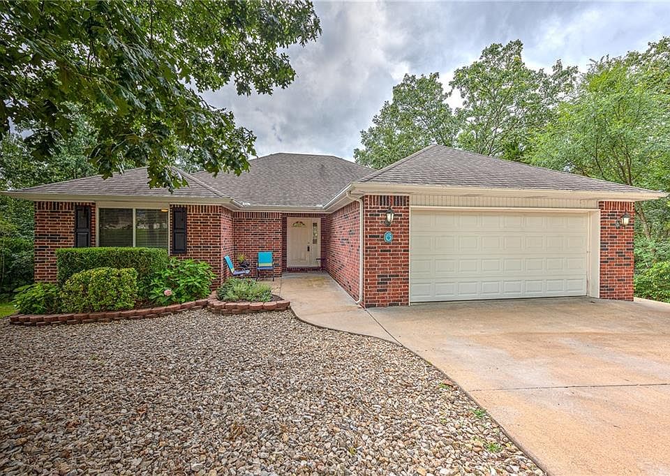 1st image of 6 Dudley Ln
