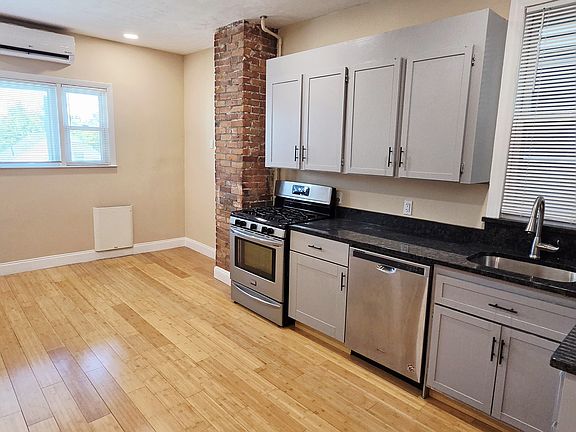 3rd image of 233 Chelsea St #2