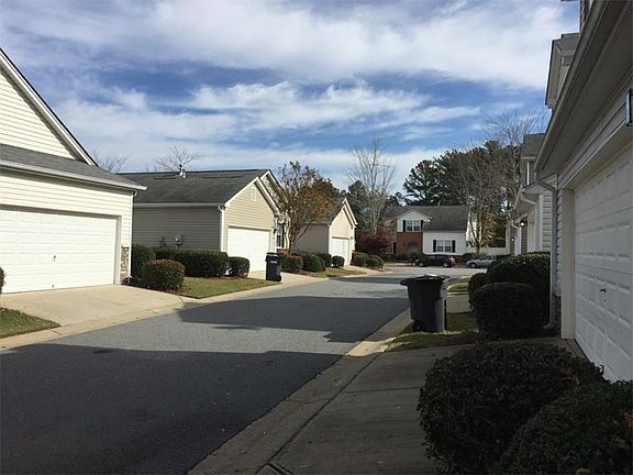 3rd image of 643 W Oaks Dr