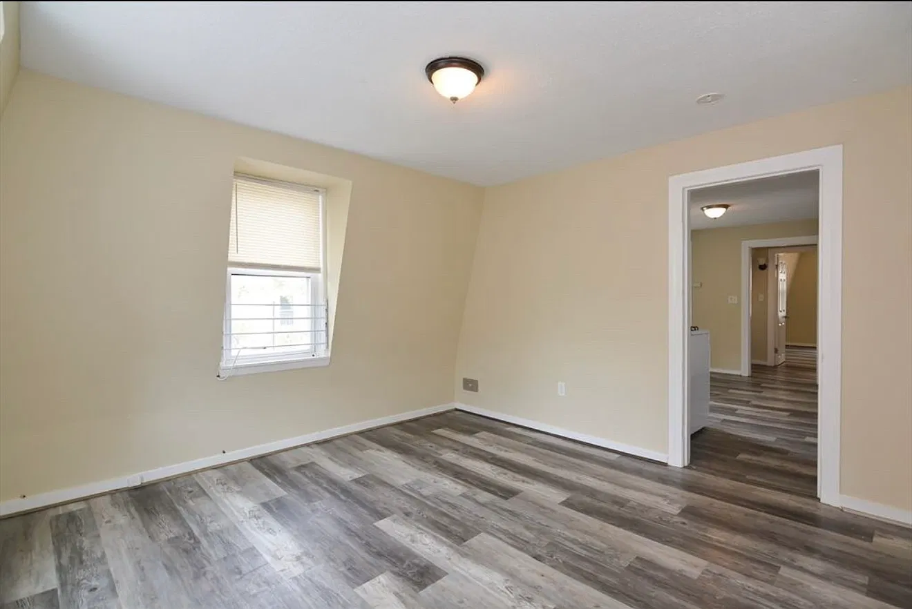 2 bed, 750 sqft, $2,400 — Photo 2