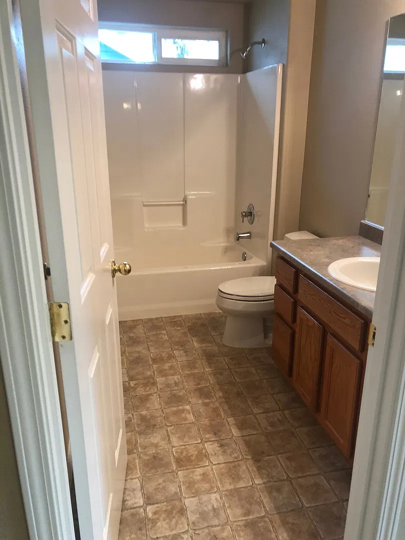 R1210 SW Sun Glo Drive — Photo 3