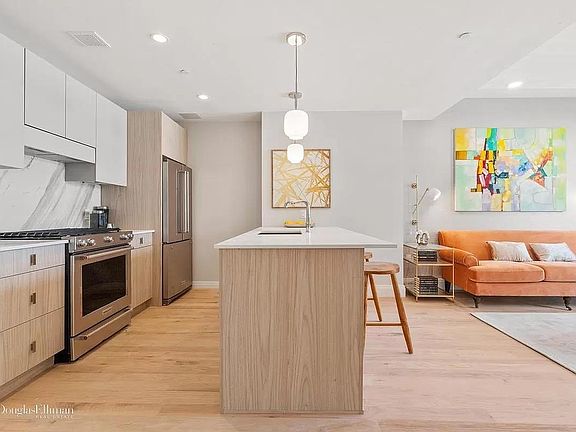 3rd image of 734 E 5th Ave #6C