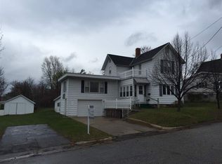 215 Wesley St, Petoskey, MI 49770