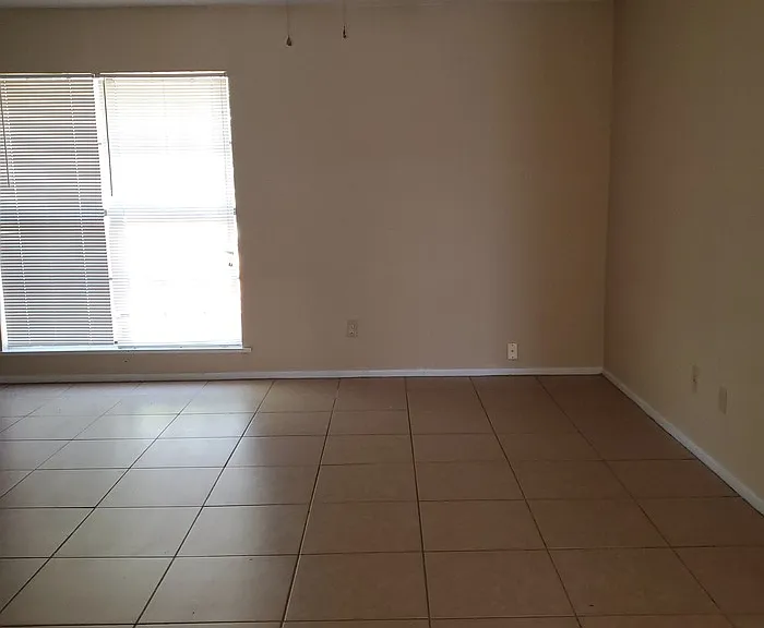 502 E Davis St #22 — Photo 5