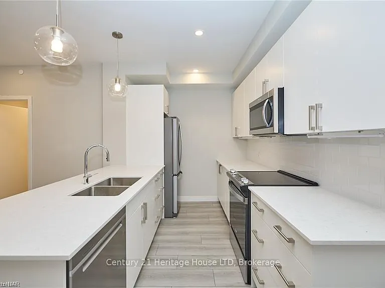 118 West St #704 — Photo 2