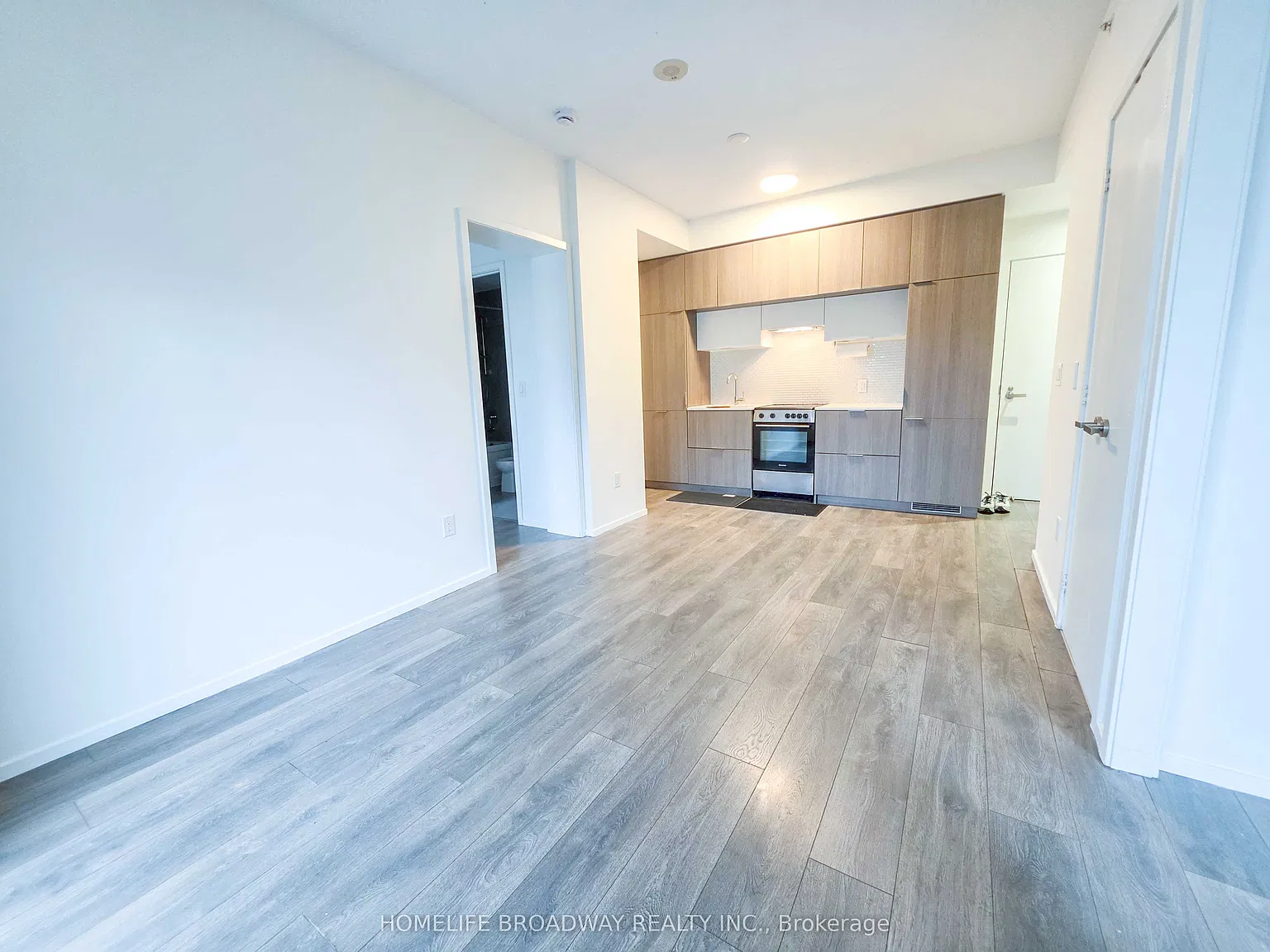 159 Dundas St E — Photo 2
