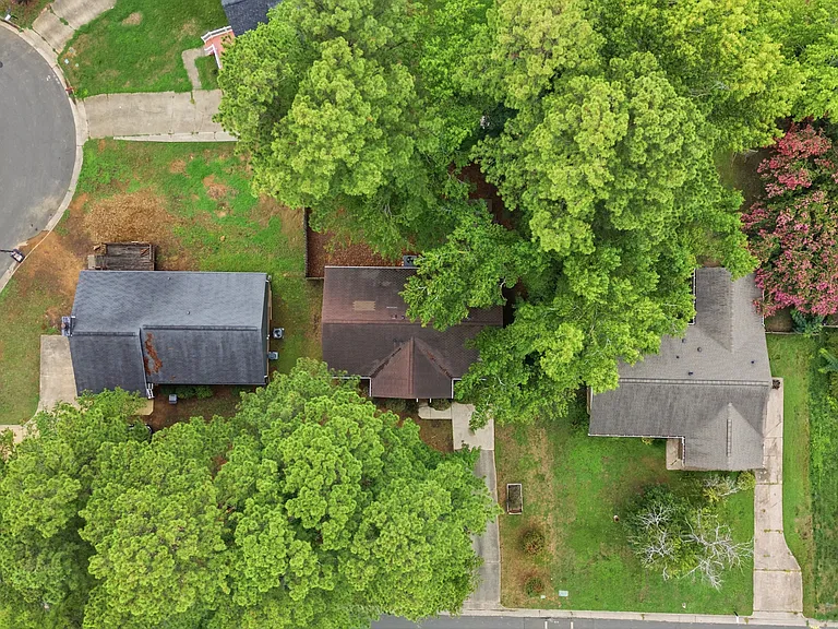 817 Wyldewood Rd — Photo 30