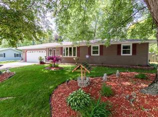 853 Hillcrest Hts, Green Bay, WI 54313