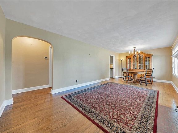 2nd image of 803 Chester Ave