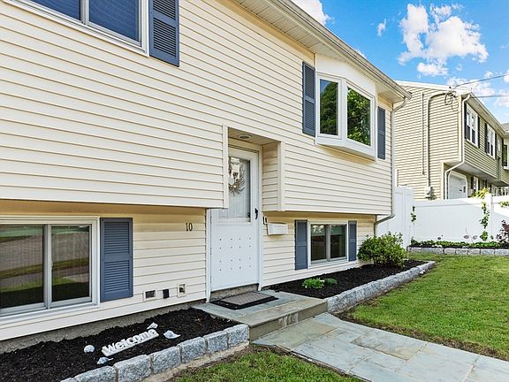 4th image of 10 Murdock Dr