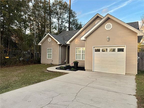 2nd image of 2116 Jay St