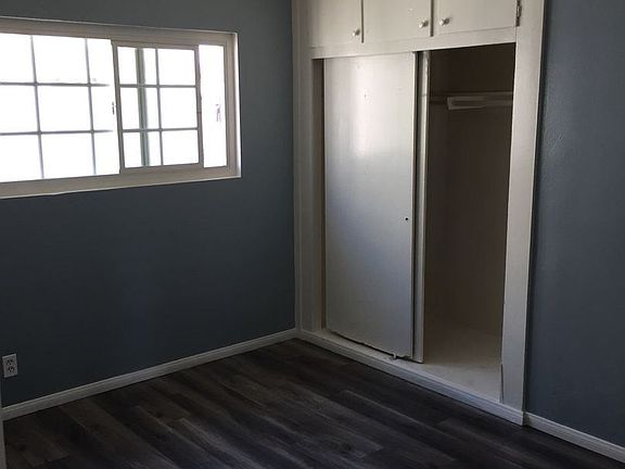 5th image of 607 E 109th Pl Unit 6