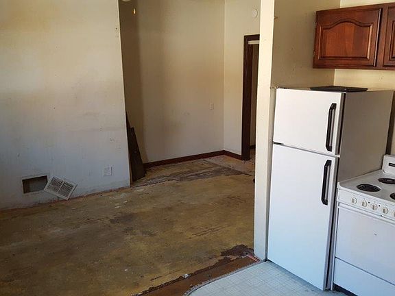 3rd image of 212 1/2 S Minnesota Ave APT 204