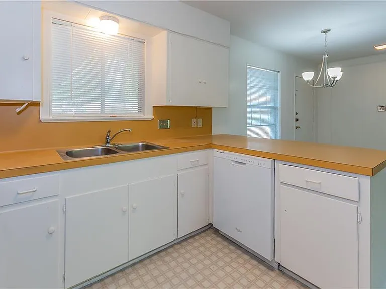 2502 Trailside Dr #B — Photo 8