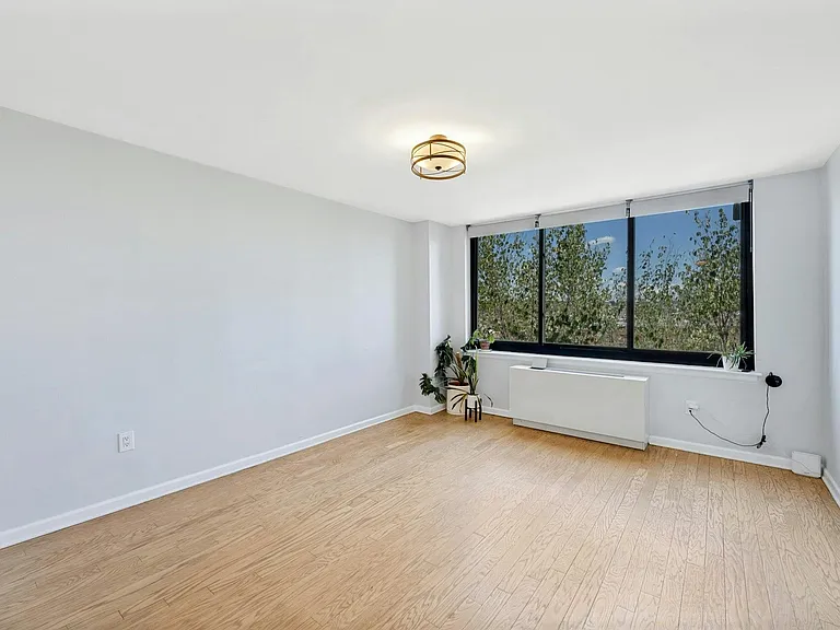 700 Grove St #8R — Photo 8