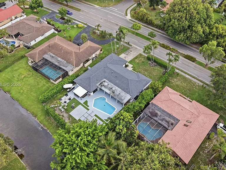 9935 Ramblewood Dr — Photo 46