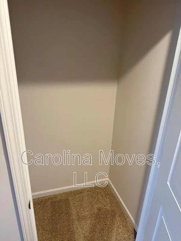 Building Photo - 555 Yellow Fox Rd