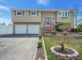 52 California Ave, Bay Shore, NY 11706