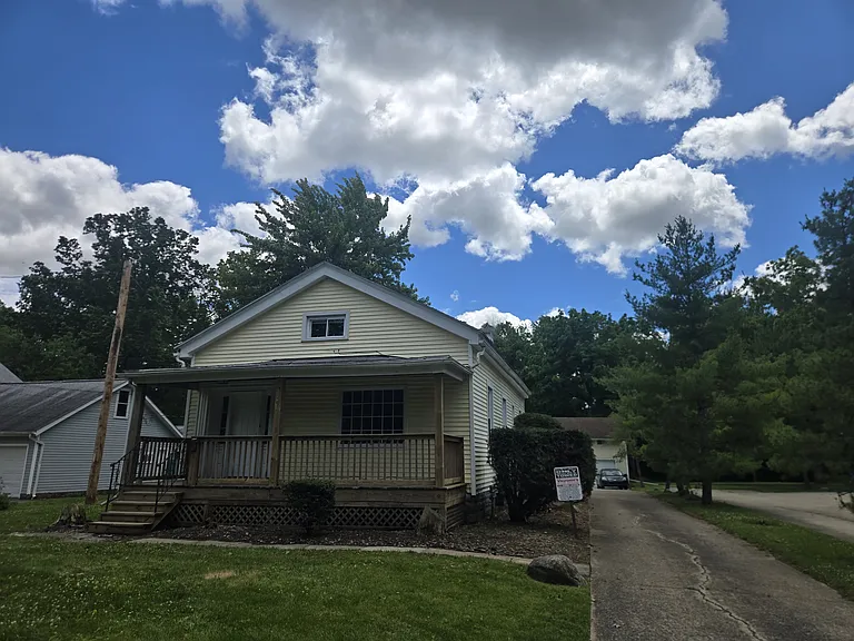 181 E Lorain St — Photo 2