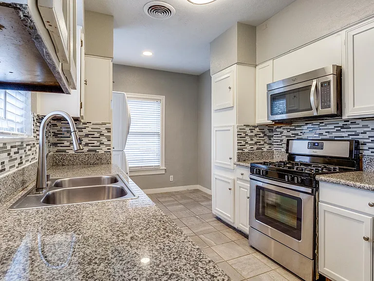 4503 Gilbert Ave — Photo 5