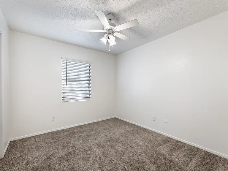Villa del Sol Apartments — Photo 11
