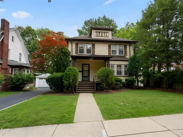 135 Greaton Rd, West Roxbury, MA 02132