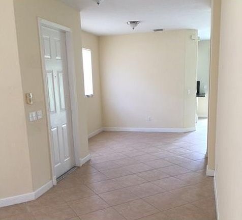 3rd image of 555 NE 21st Ave