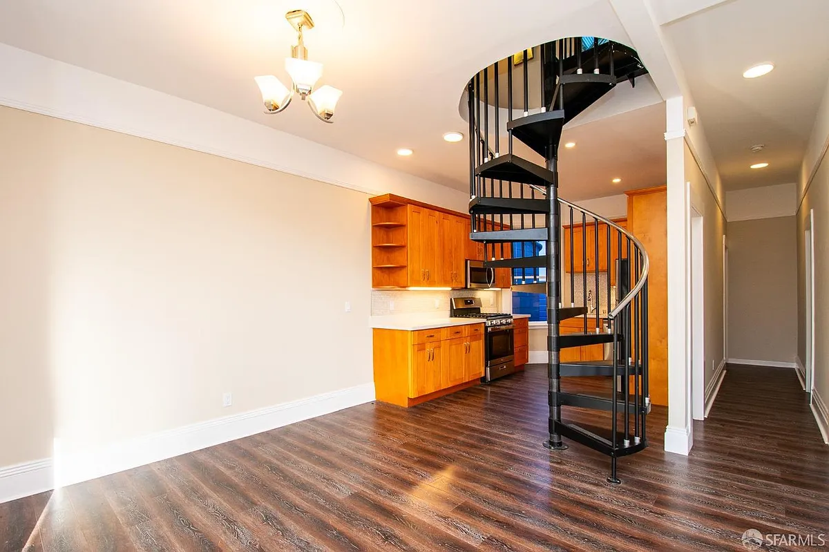 Building Photo - 205 Bonview St #205