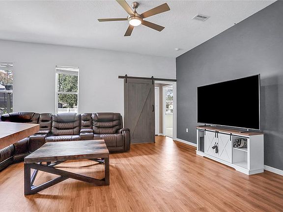 4th image of 9 Barrington Dr