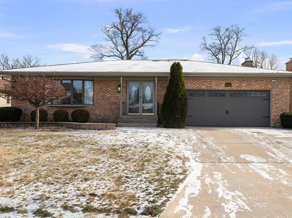 4074 4th St #B, East Moline, IL 61244