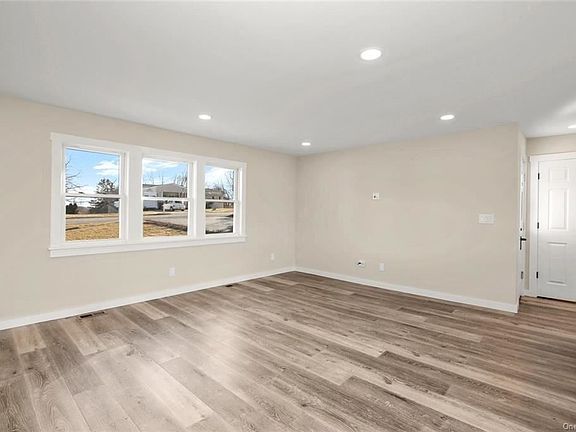 5th image of 20 Boniello Dr