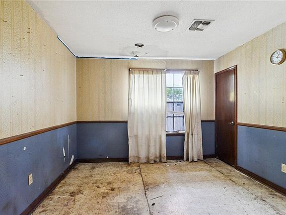 2nd image of 4423 Flamingo St