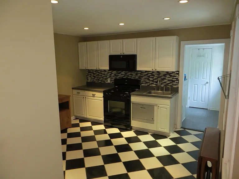 17 Cherry St — Photo 7