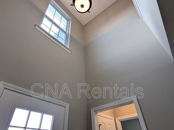 5th image of 219 Toulouse St