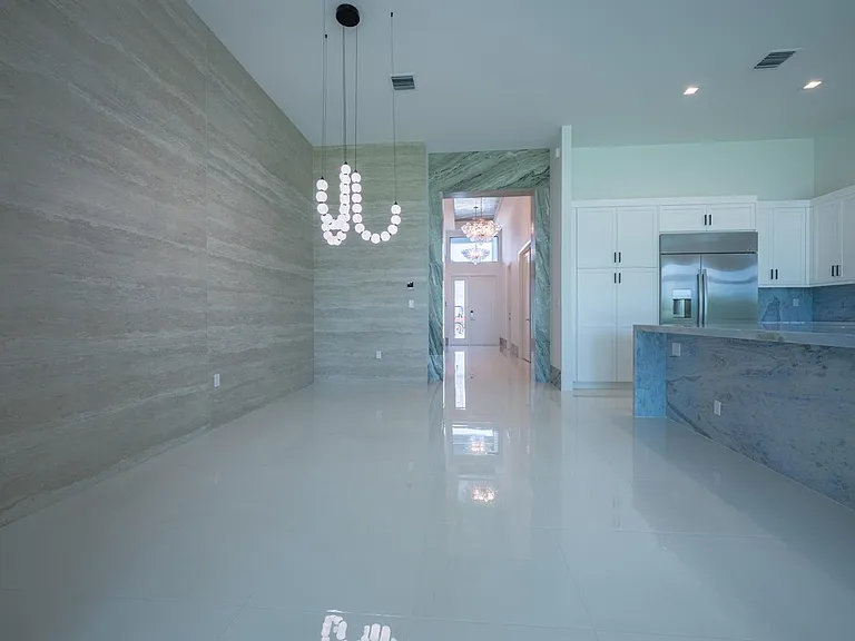 9597 Royal Palm Way — Photo 14