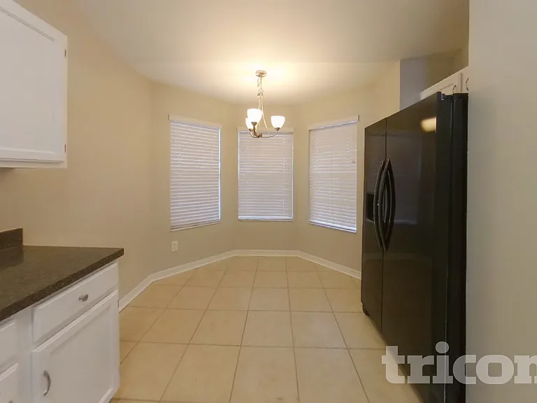 1627 Chatham Cir — Photo 4