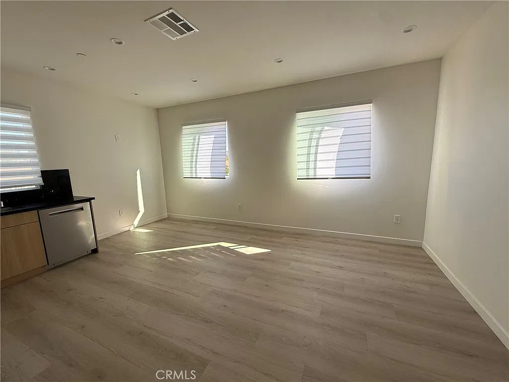 2 bed, 800 sqft, $2,800 — Photo 4