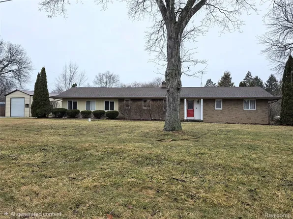 1134 Cayuga Dr, Grand Blanc, MI 48439