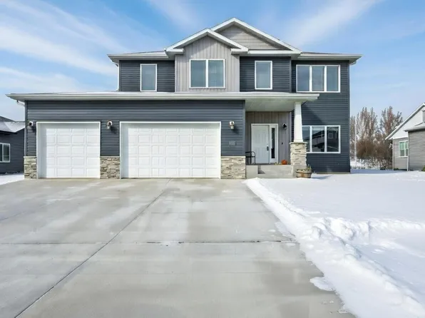 7471 16th St S, Fargo, ND 58104