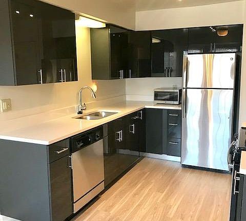 3rd image of 330 Rolling Meadow Dr