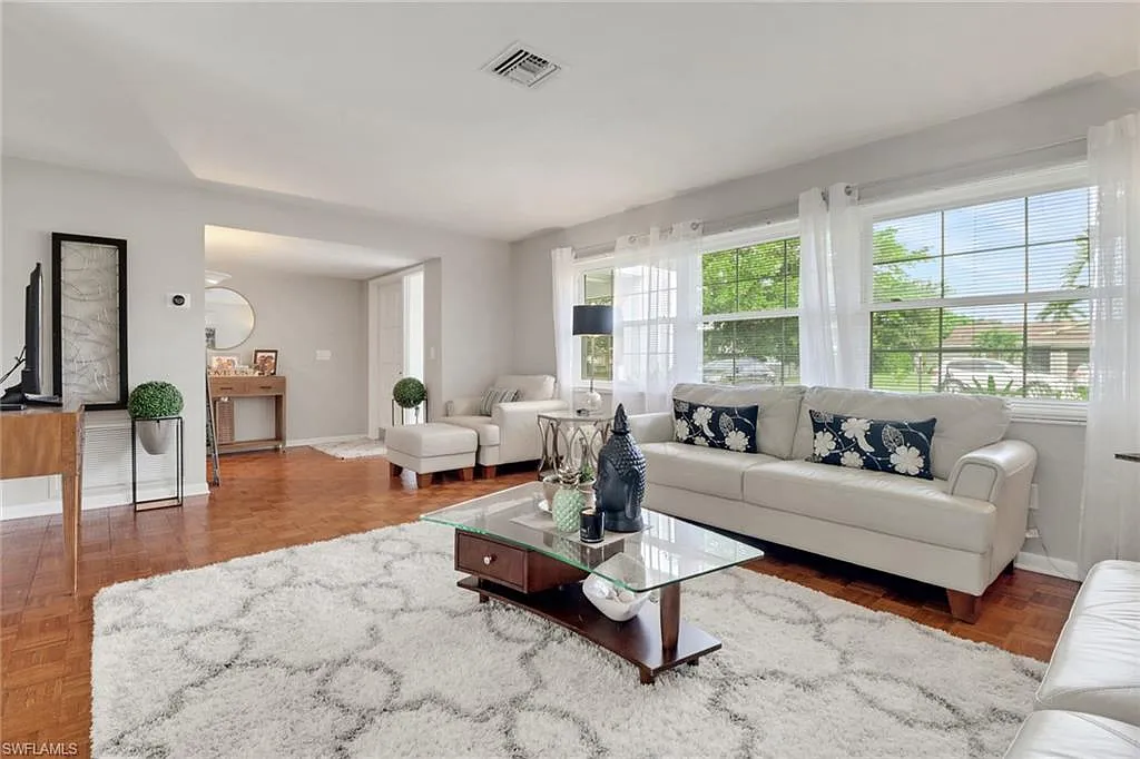 4 bed, 2.0 bath, 1858 sqft, $4,000 — Photo 3