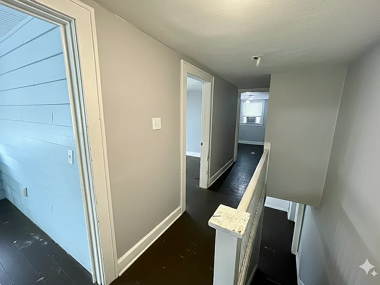2405 E 16th St — Photo 7