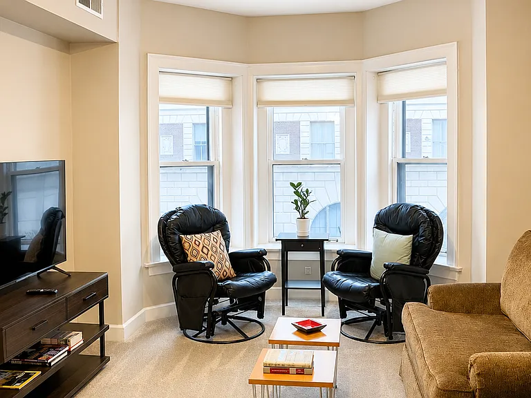 642 N Dearborn St #4 — Photo 6