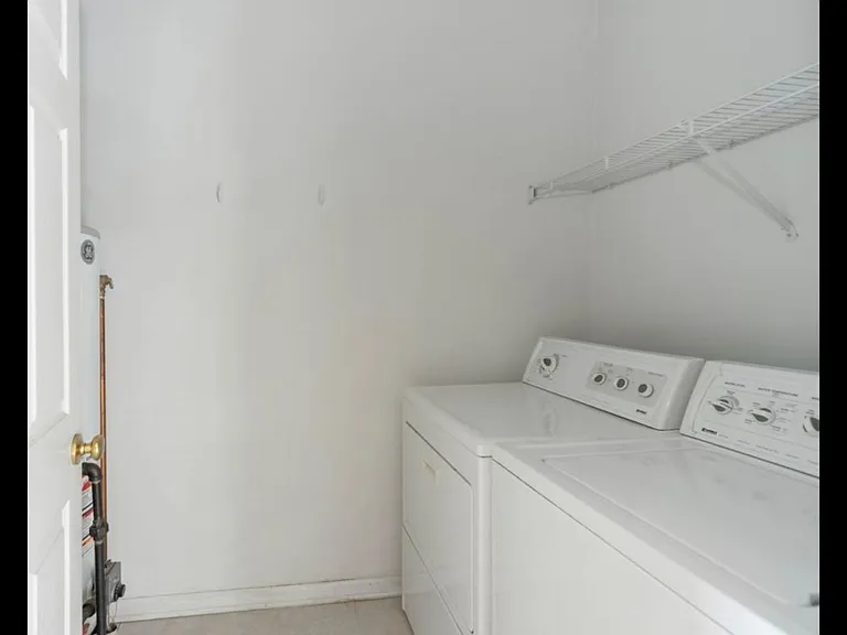2204 W Concord Ln — Photo 7