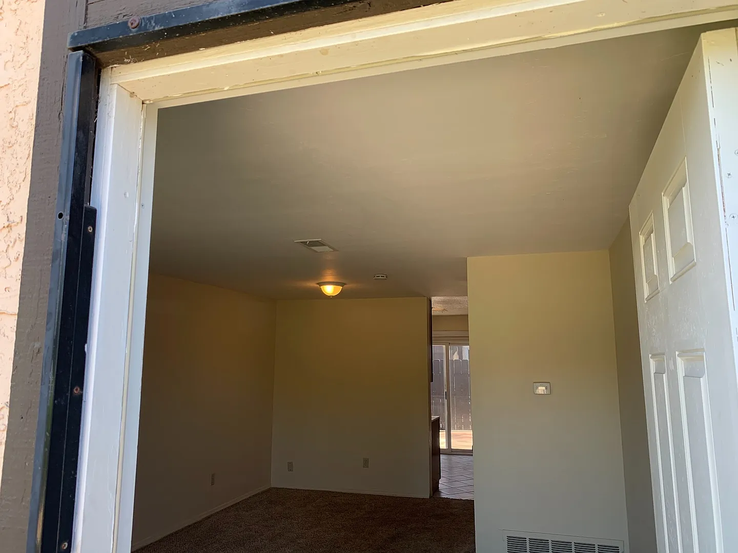 Cozy 2 Bed 1 Bath Home For Rent — Photo 4