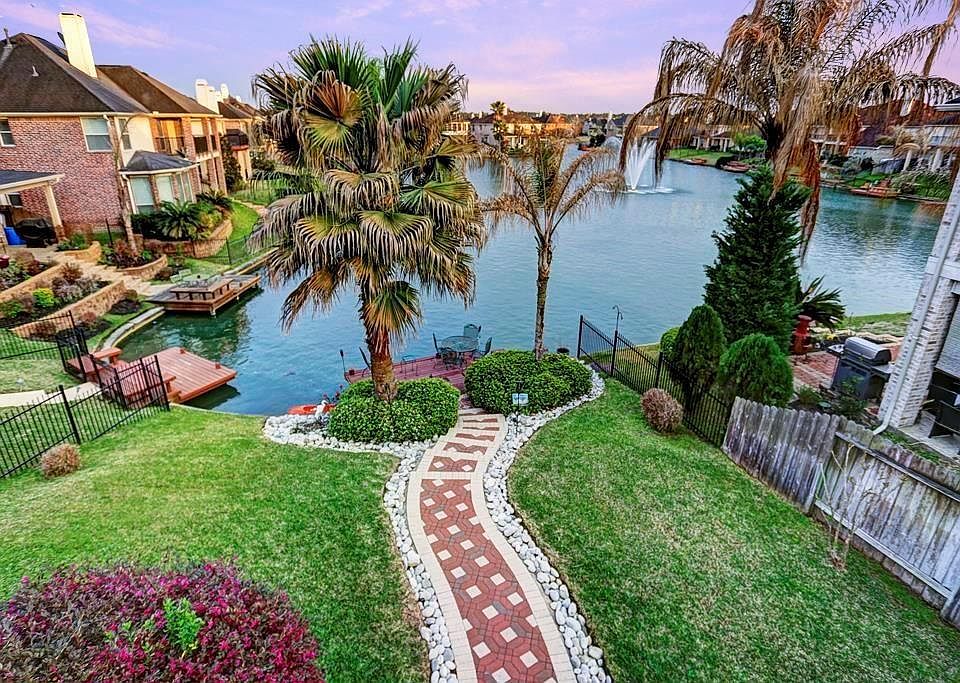 1st image of 12035 Lismore Lake Dr