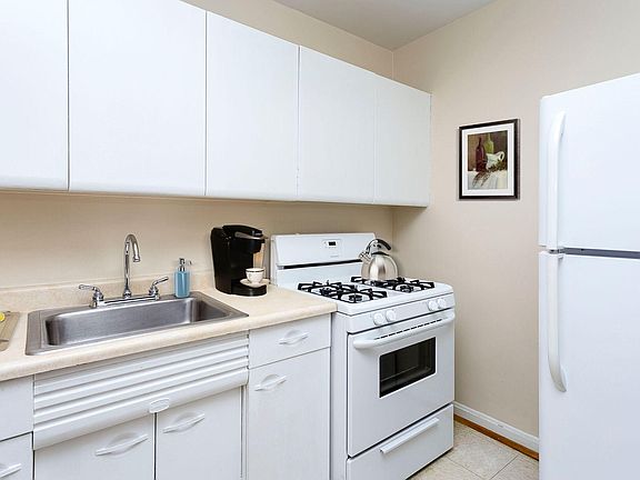 5th image of 4858 Battery Ln APT 210
